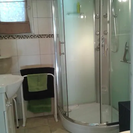 F2 En Rez De Jardin Apartment