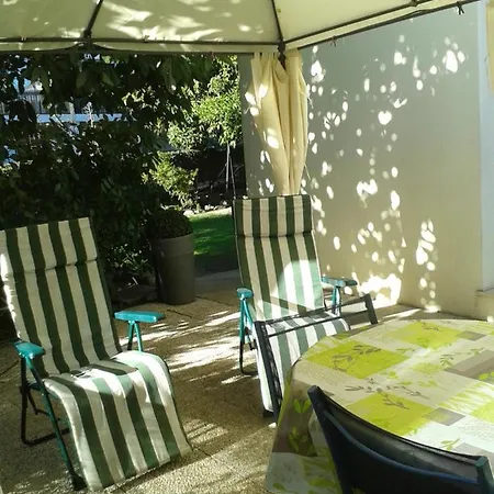 F2 En Rez De Jardin Cagnes-sur-Mer
