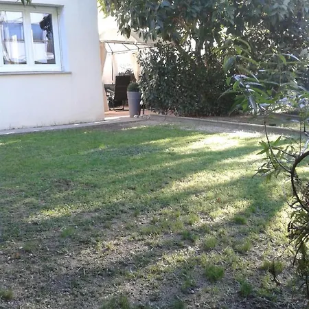 F2 En Rez De Jardin *