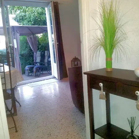 F2 En Rez De Jardin