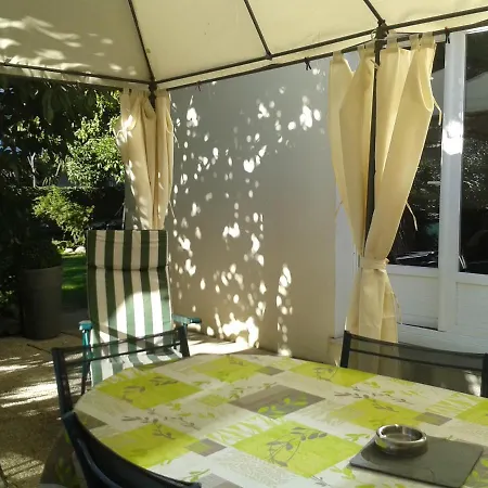Apartment F2 En Rez De Jardin *