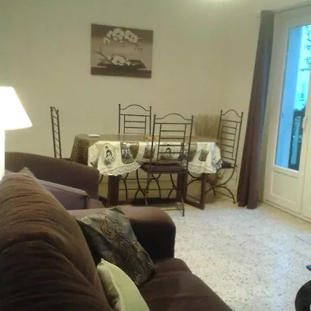 F2 En Rez De Jardin Apartment *